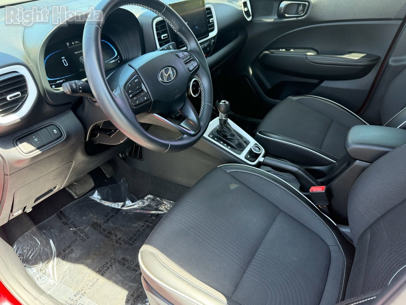 Used 2023 Hyundai Venue Limited FWD image 19