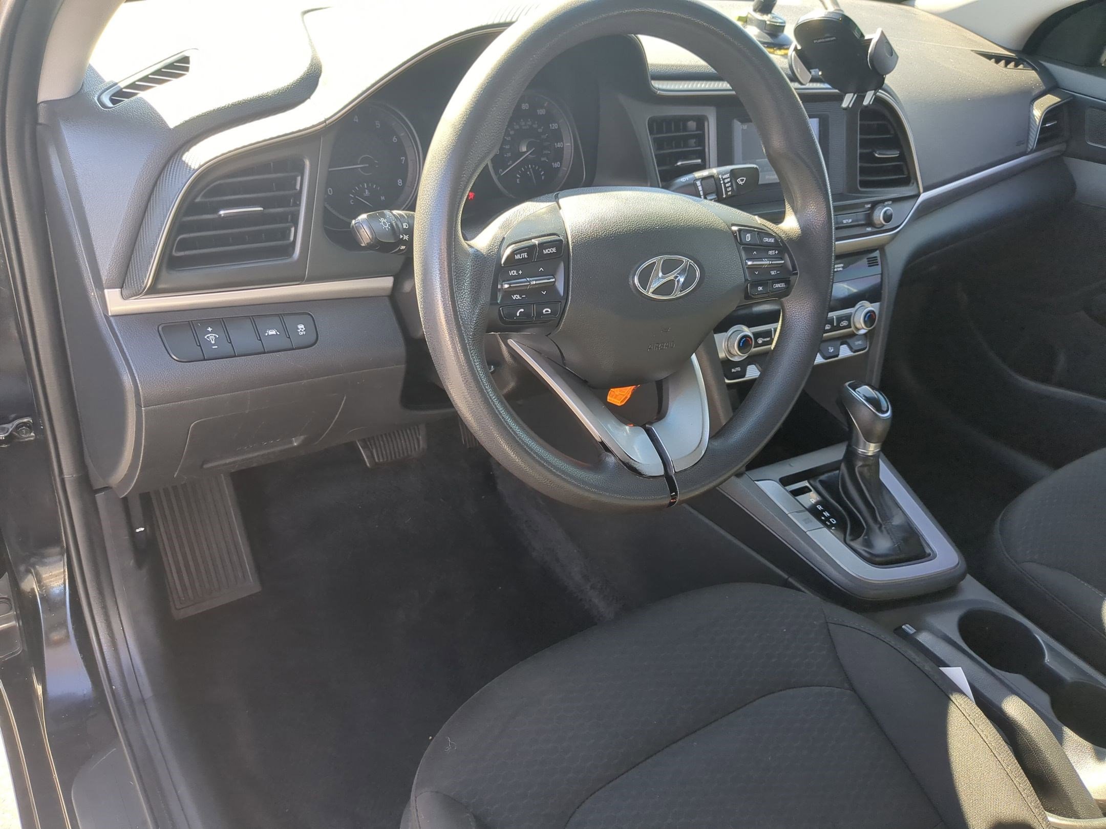 Used 2020 Hyundai Elantra SE w/ Cargo Package (C1) image 16