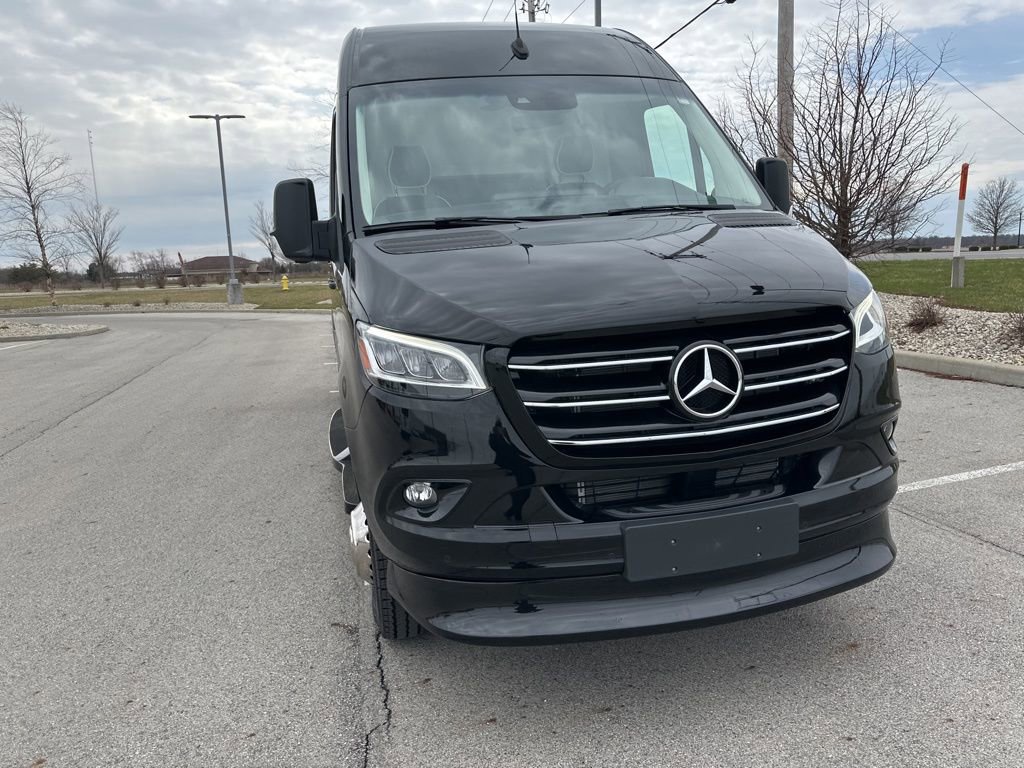 Used 2023 Mercedes-Benz Sprinter 3500 image 2