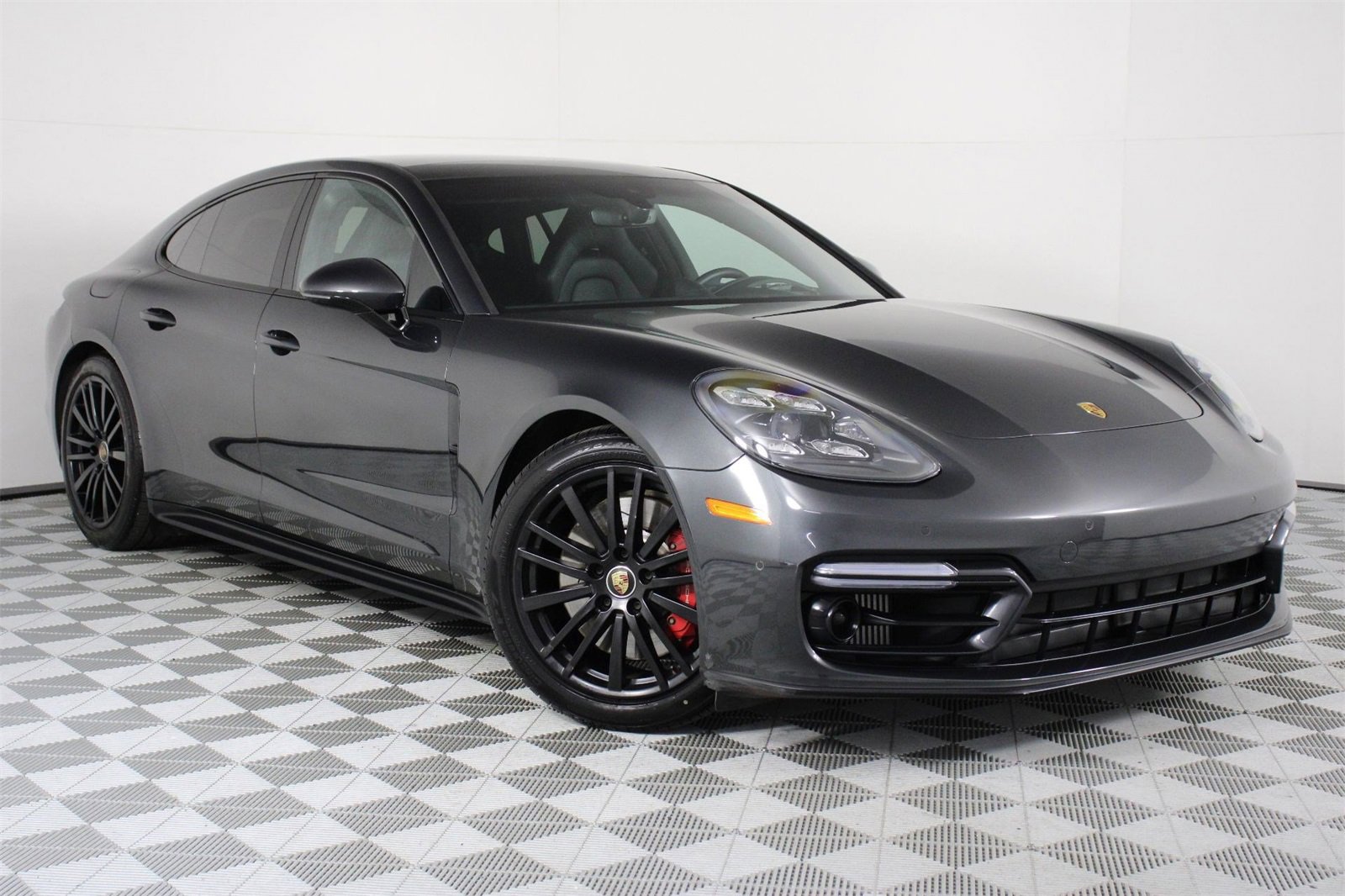Used 2023 Porsche Panamera GTS image 9