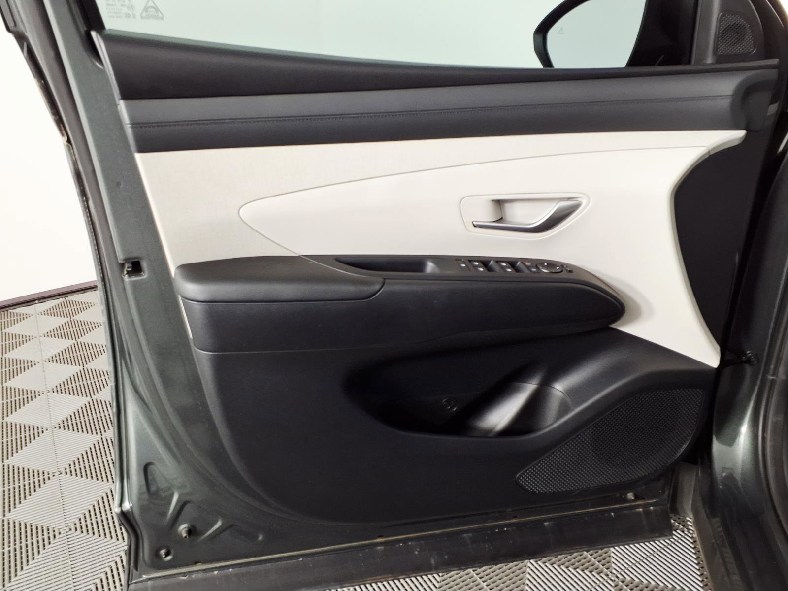 Certified 2025 Hyundai Tucson SEL AWD/4WD image 16
