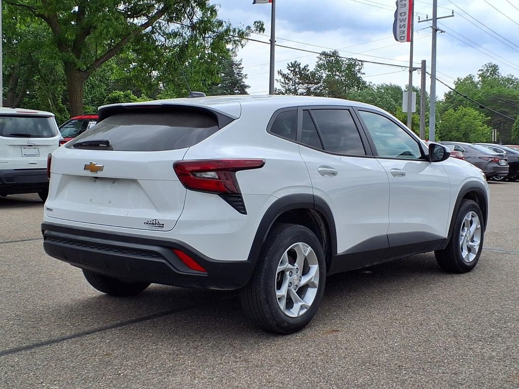 Used 2024 Chevrolet Trax LS w/ LS Convenience Package FWD image 5