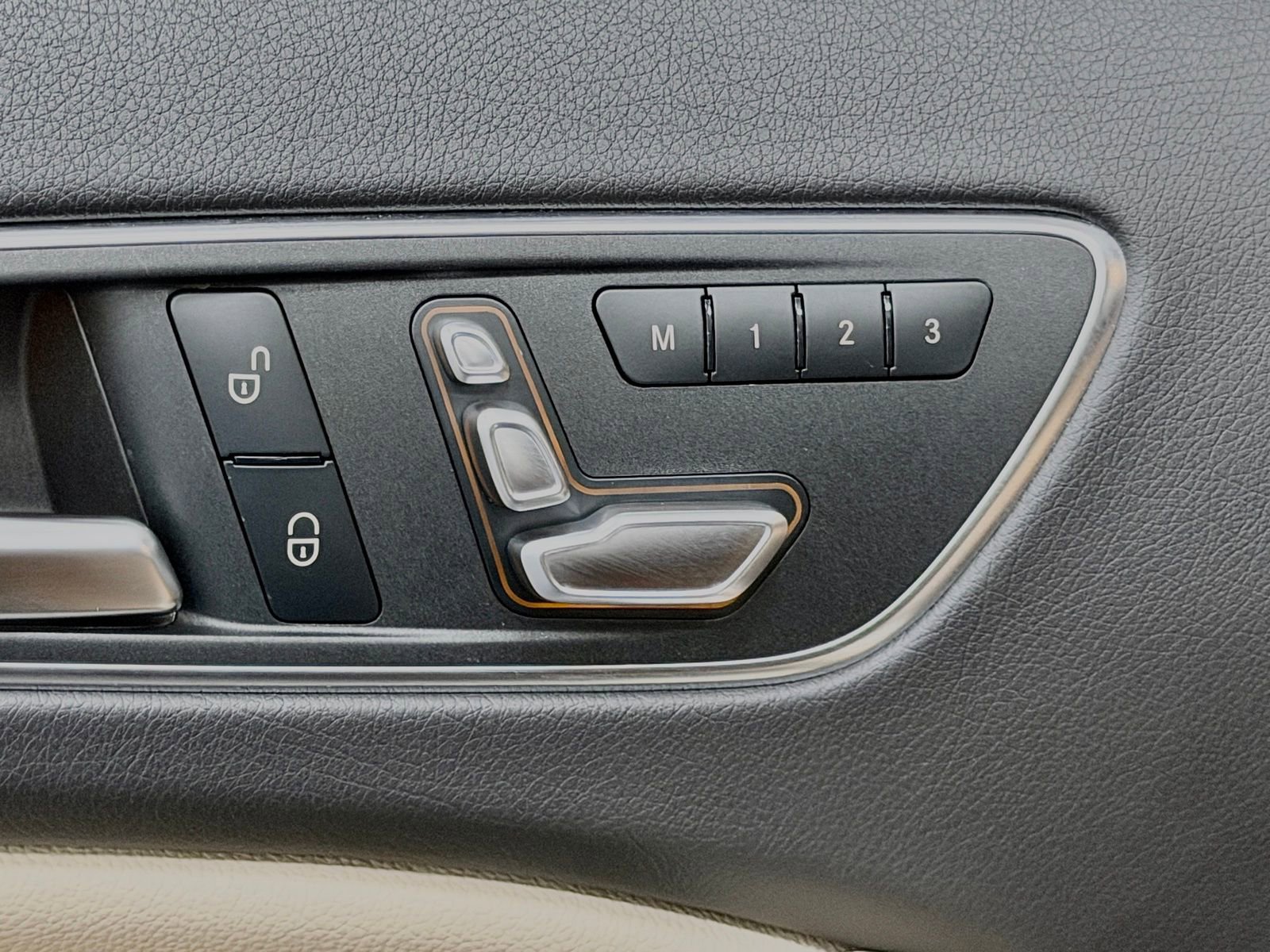 Used 2018 Mercedes-Benz GLA 250 4MATIC image 21