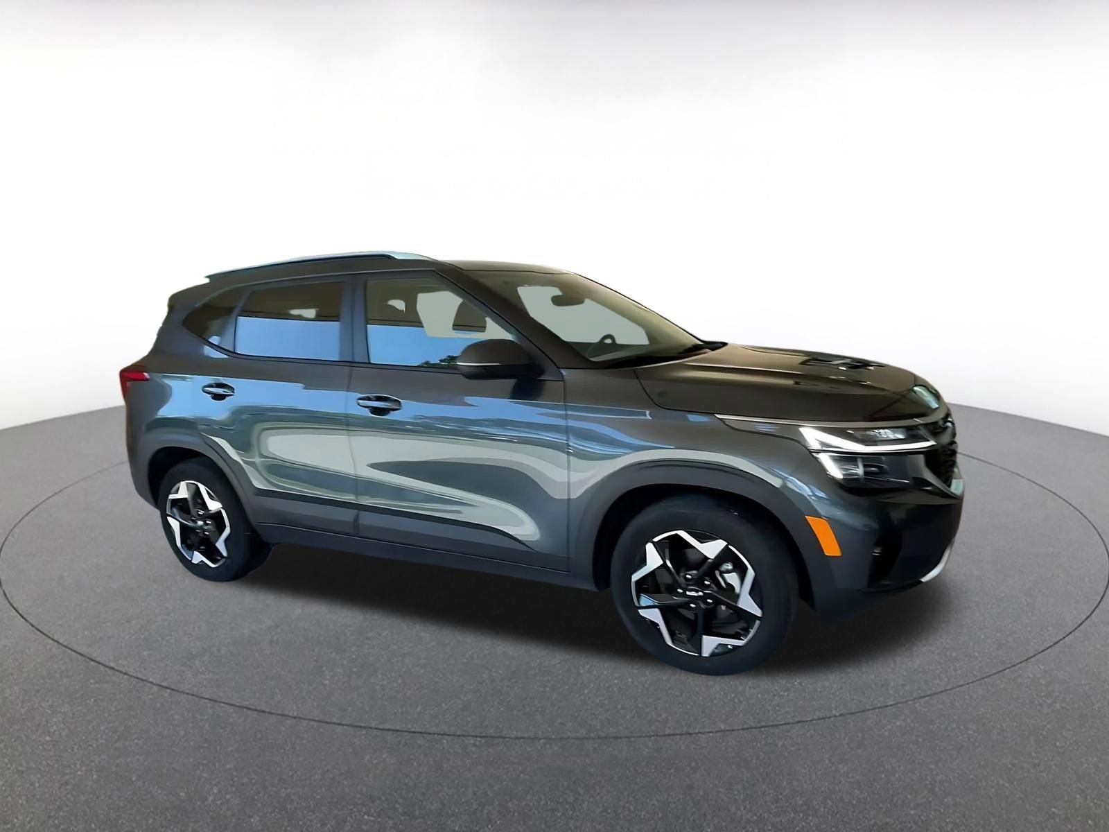 Used 2025 Kia Seltos S FWD image 2