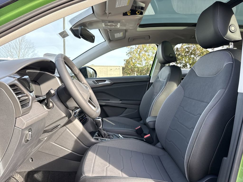 New 2026 Volkswagen Taos SE image 11