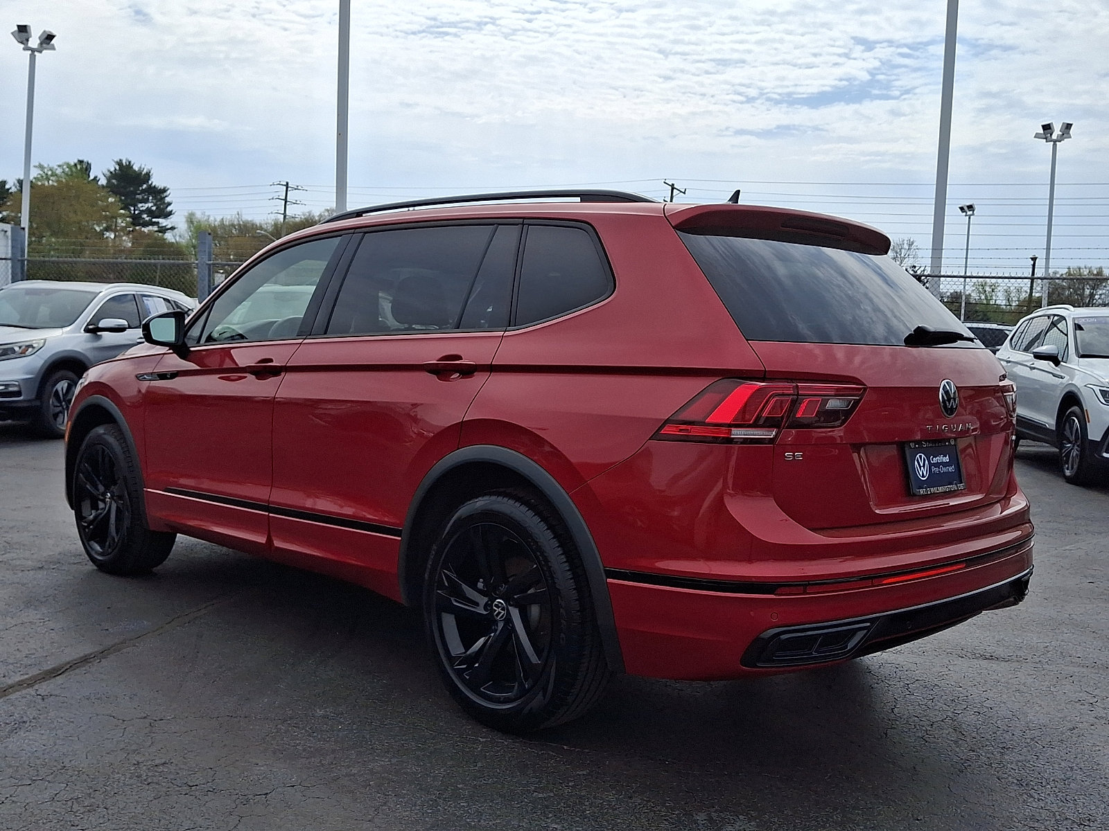 Certified 2024 Volkswagen Tiguan SE R-Line AWD/4WD image 4