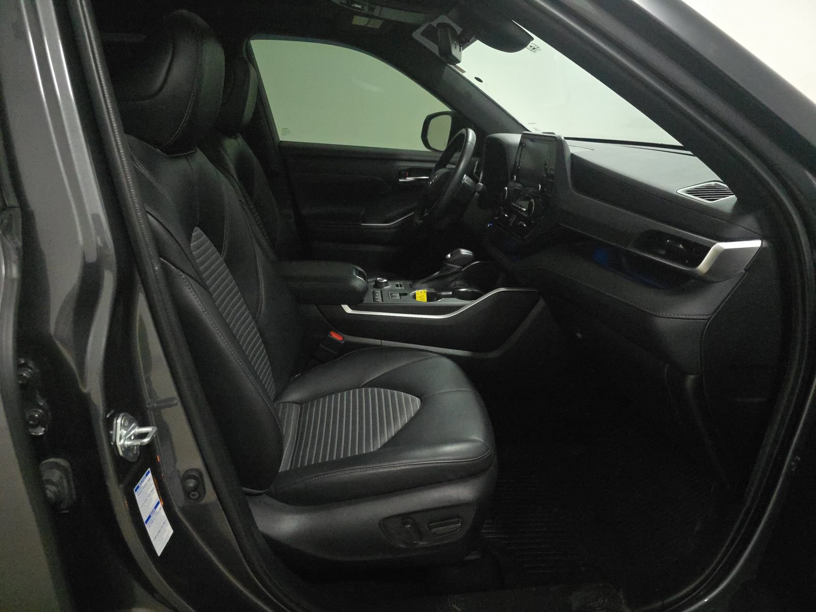 Used 2022 Toyota Highlander XSE image 6