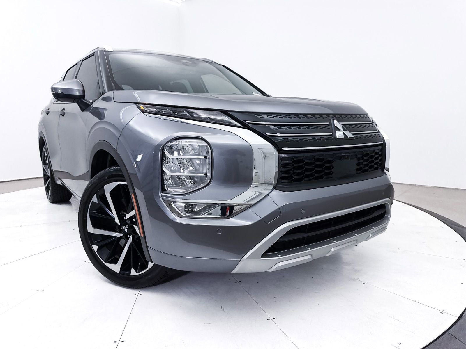 Used 2023 Mitsubishi Outlander SEL image 6