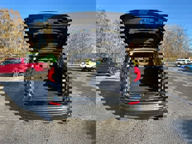 Used 2024 GMC Terrain SLE image 17