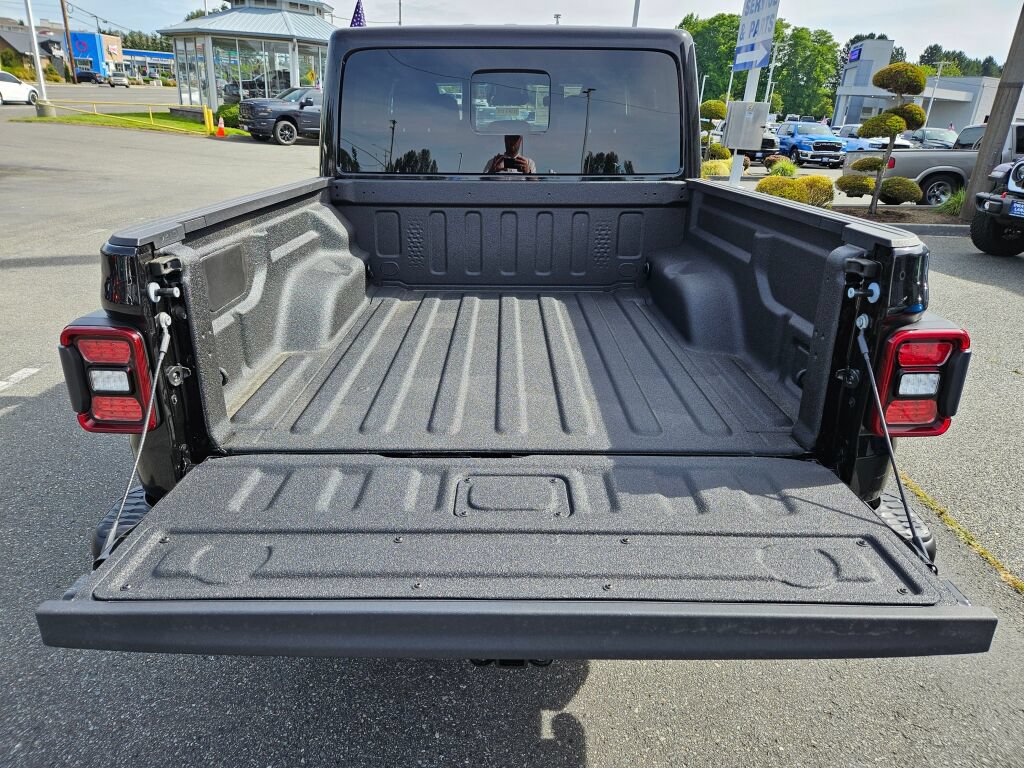 New 2026 Jeep Gladiator Rubicon w/ Steel Power Dome Hood Package AWD/4WD image 12