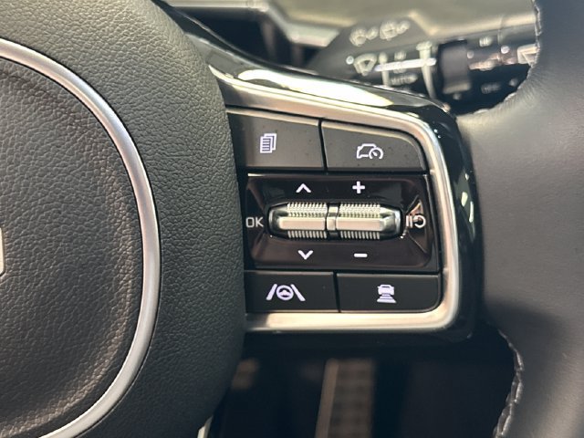 Used 2025 Kia Sorento SX AWD/4WD image 34