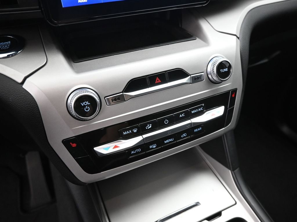 Certified 2023 Ford Explorer XLT RWD image 24