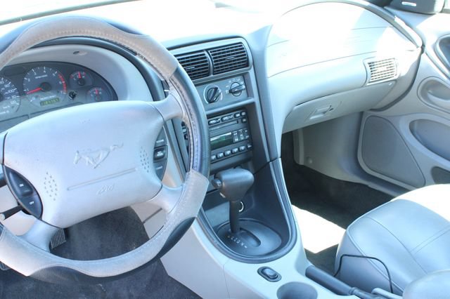 Used 2004 Ford Mustang Convertible RWD image 15