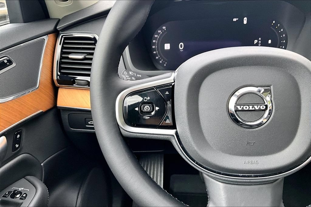 Used 2024 Volvo XC90 B5 Plus AWD/4WD image 12