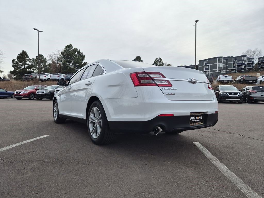 Used 2019 Ford Taurus SE image 5