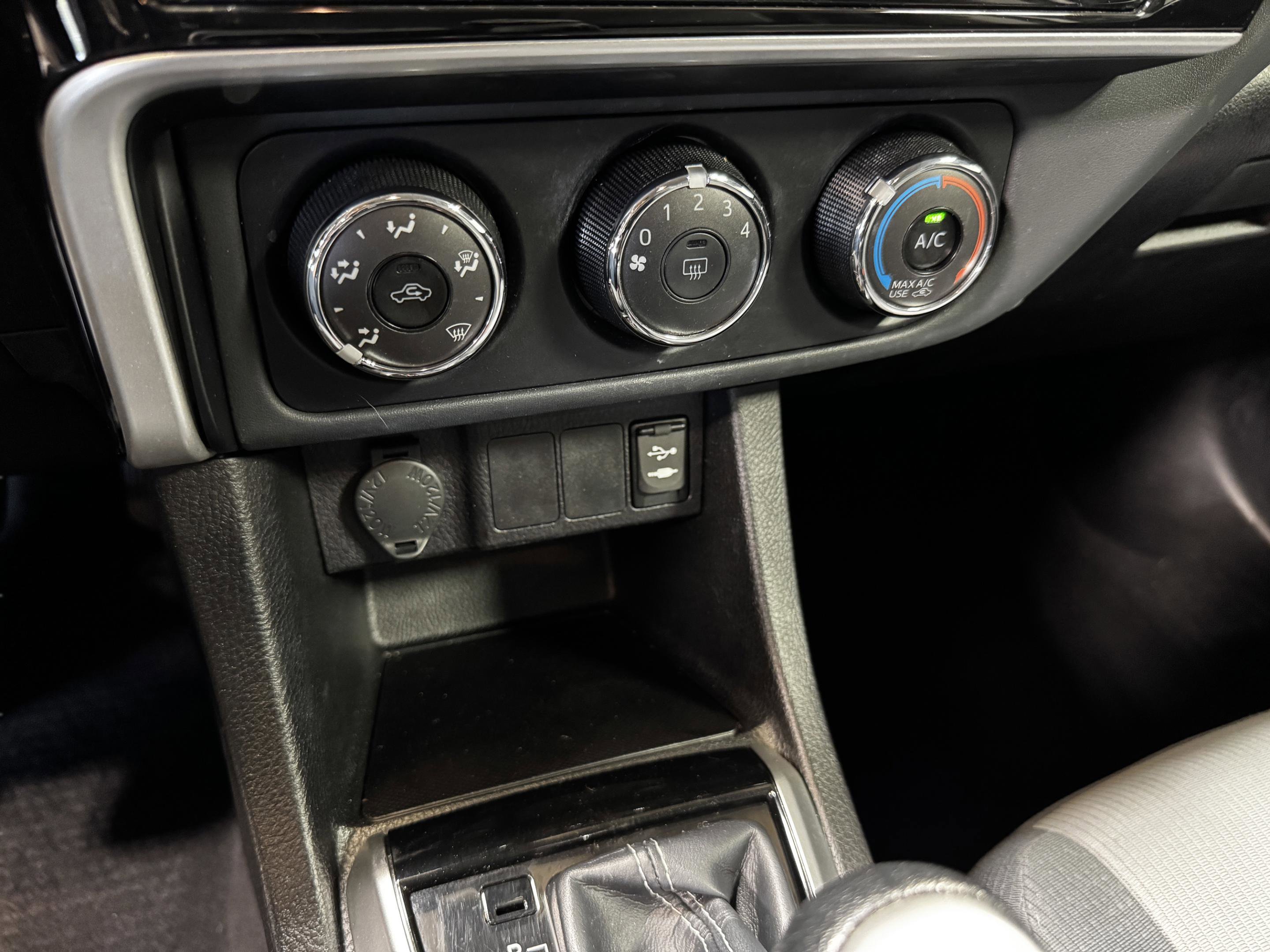 Used 2019 Toyota Corolla L image 36