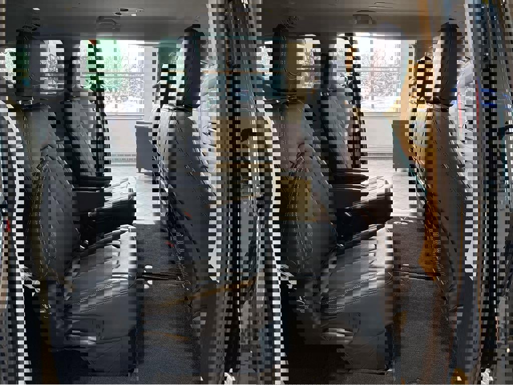 Used 2024 Chrysler Pacifica Touring-L image 30