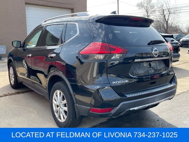 Used 2017 Nissan Rogue SV image 2