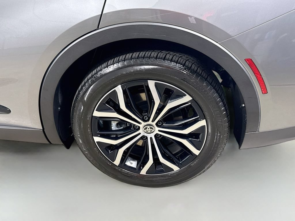 Used 2026 Toyota Crown AWD/4WD image 30