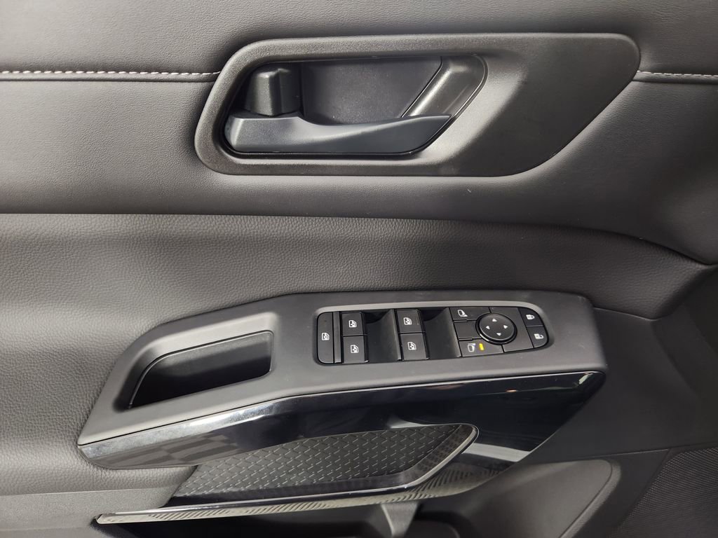 New 2026 Nissan Pathfinder SV image 9