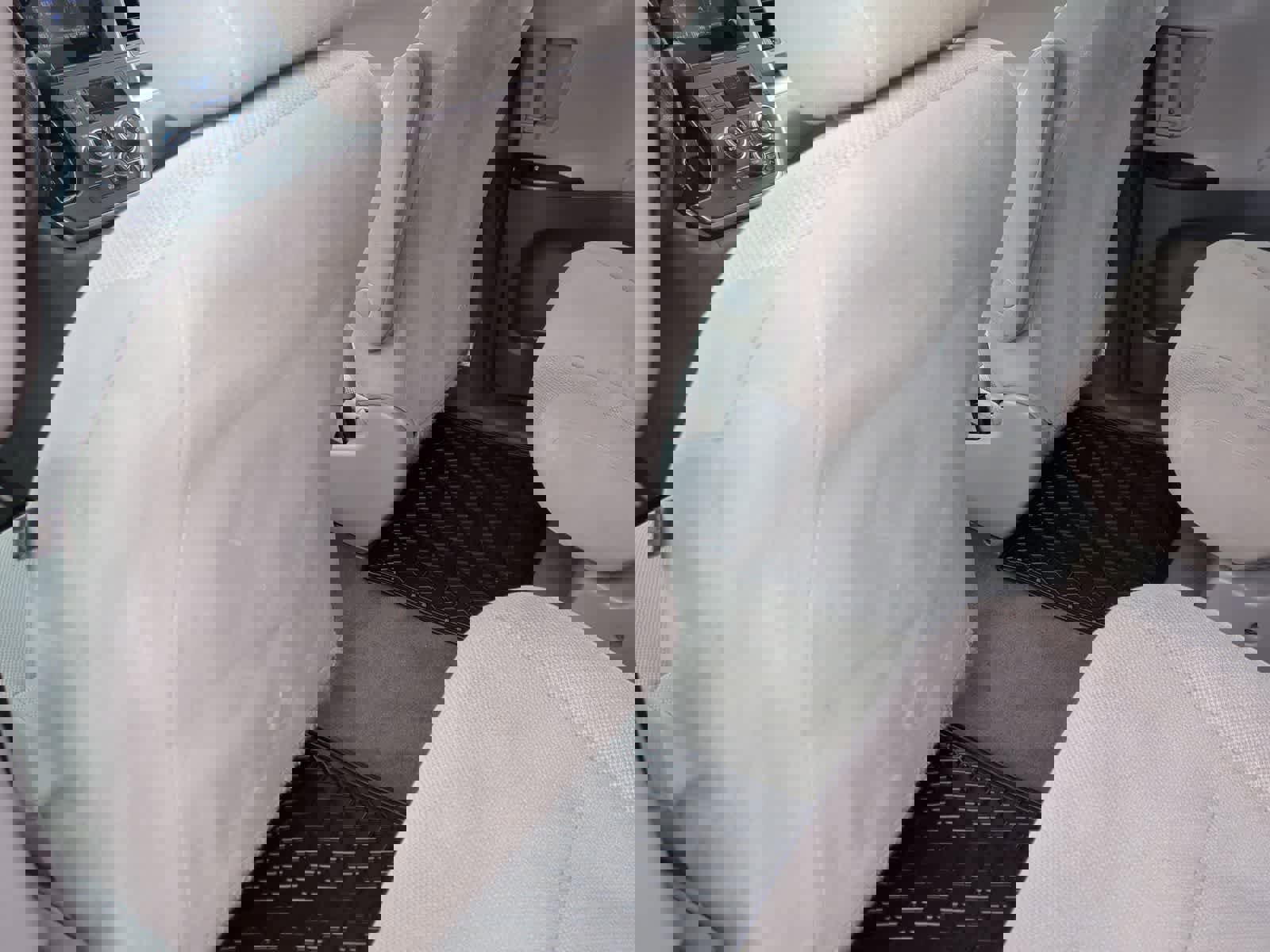 Used 2016 Toyota Sienna L image 18