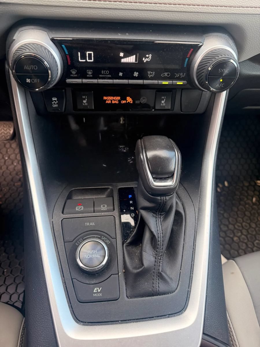 Used 2019 Toyota RAV4 Limited AWD/4WD image 23