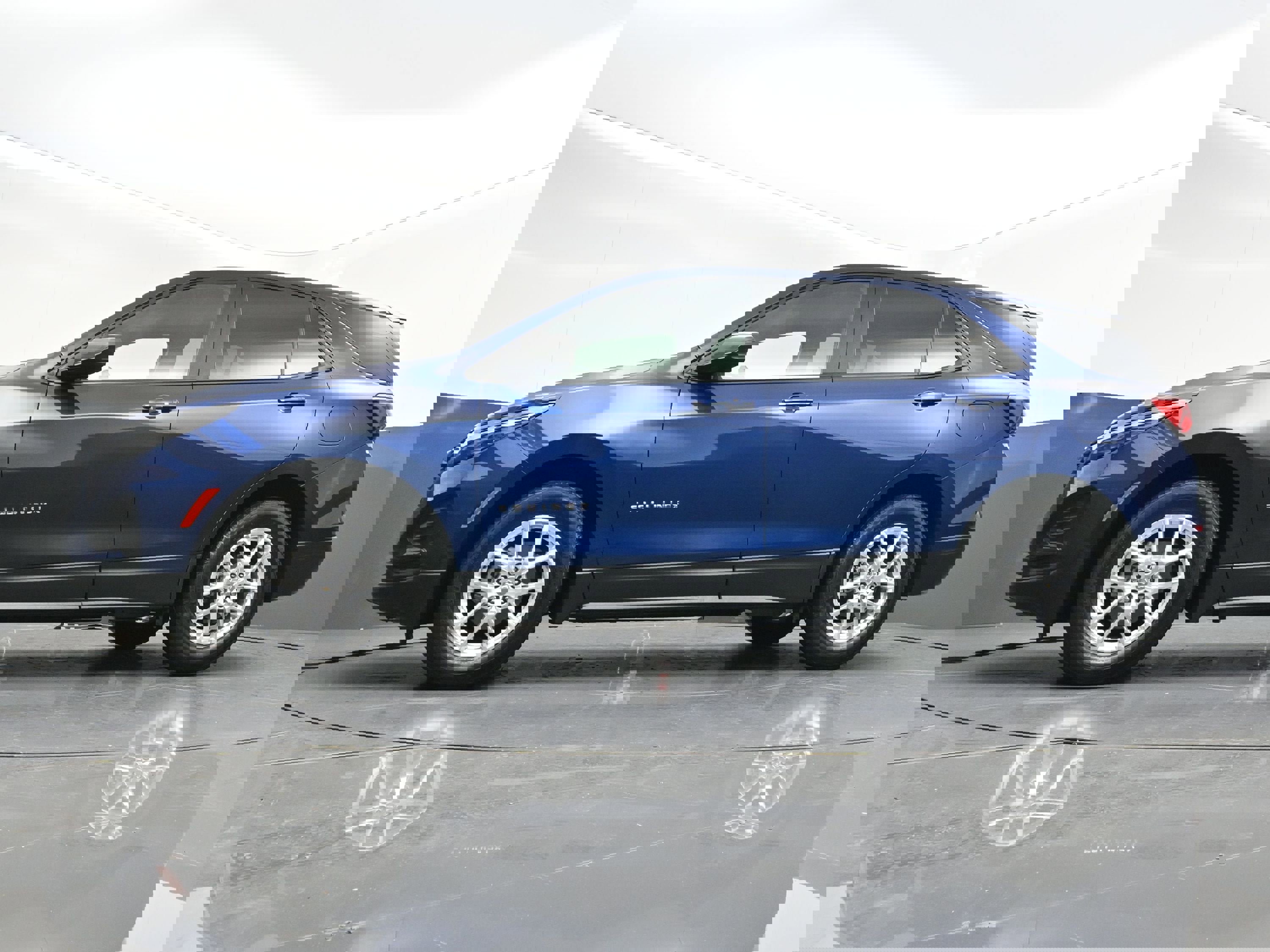 Used 2022 Chevrolet Equinox LS w/ LS Convenience Package image 35