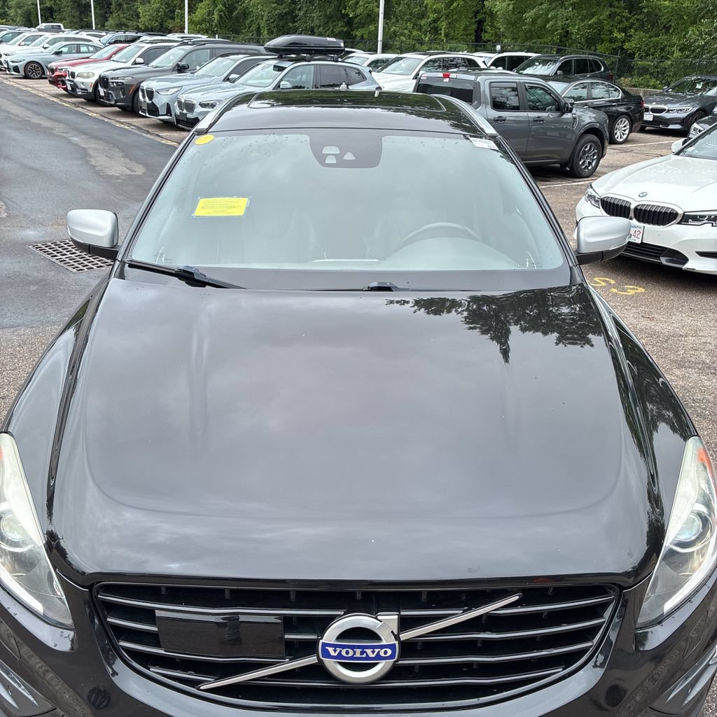 Used 2017 Volvo XC60 T6 R-Design w/ Climate Package AWD/4WD image 9