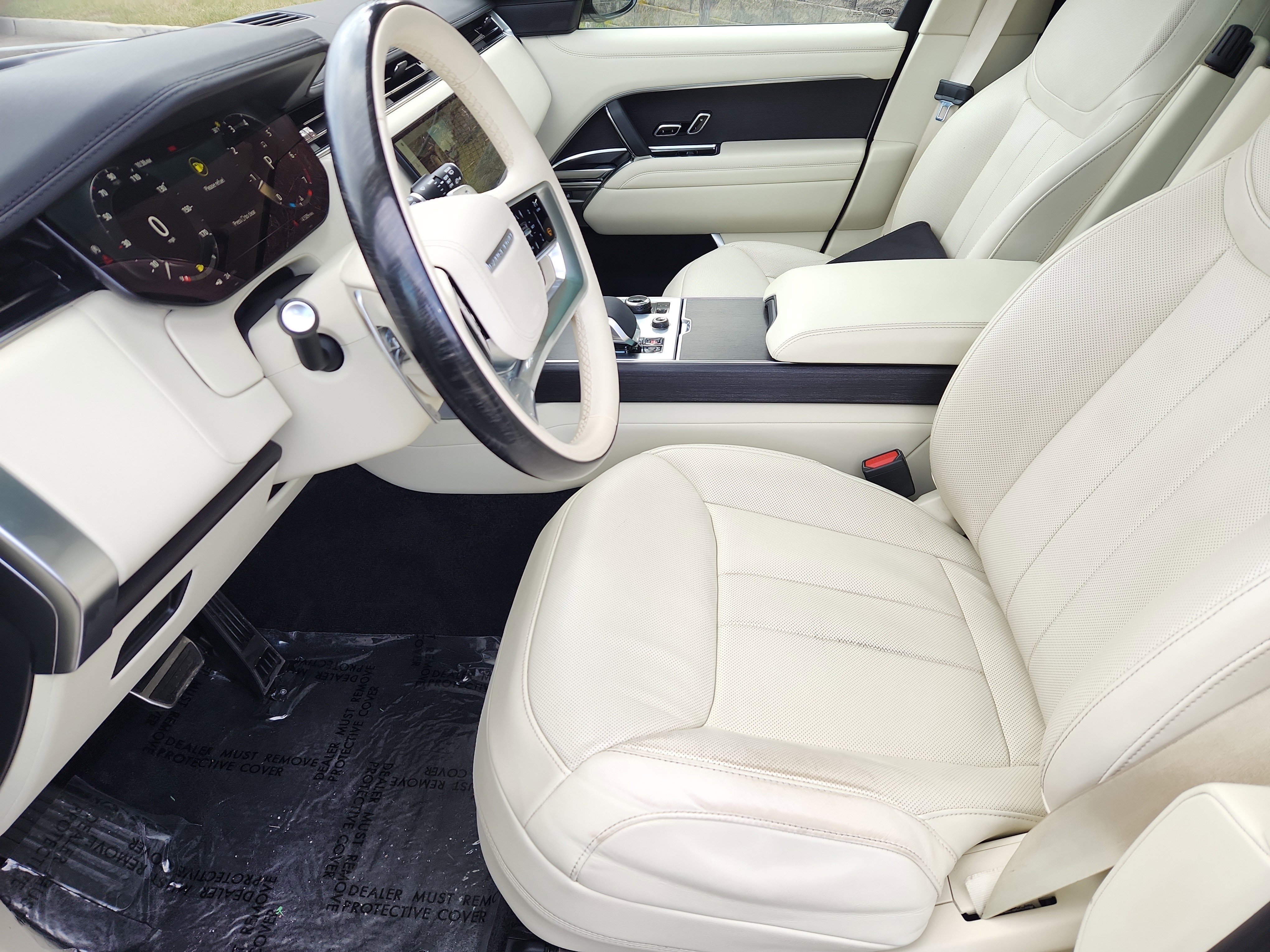 Used 2023 Land Rover Range Rover Long Wheelbase SE image 24