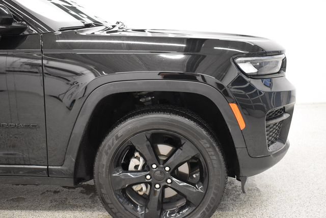 Used 2024 Jeep Grand Cherokee Altitude AWD/4WD image 13