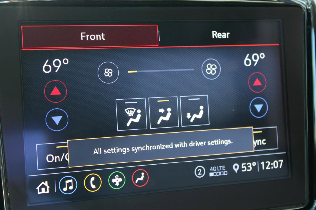 Used 2020 Chevrolet Traverse LT w/ Driver Confidence II Package AWD/4WD image 36