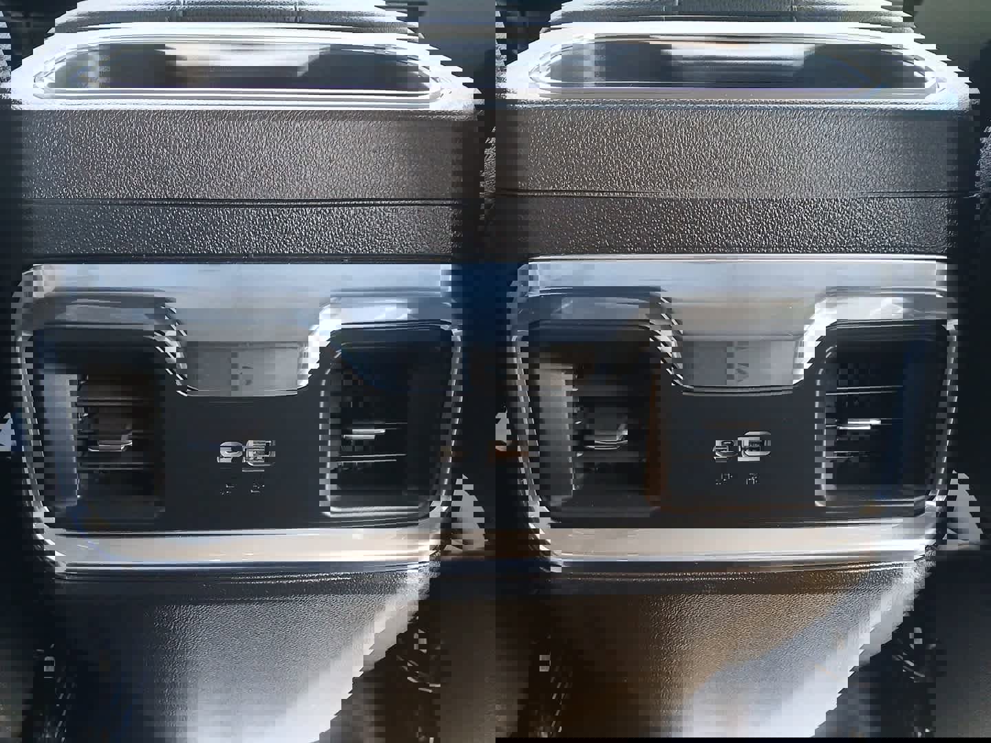 Used 2024 Chevrolet Silverado 2500 LTZ w/ LTZ Convenience Package image 38