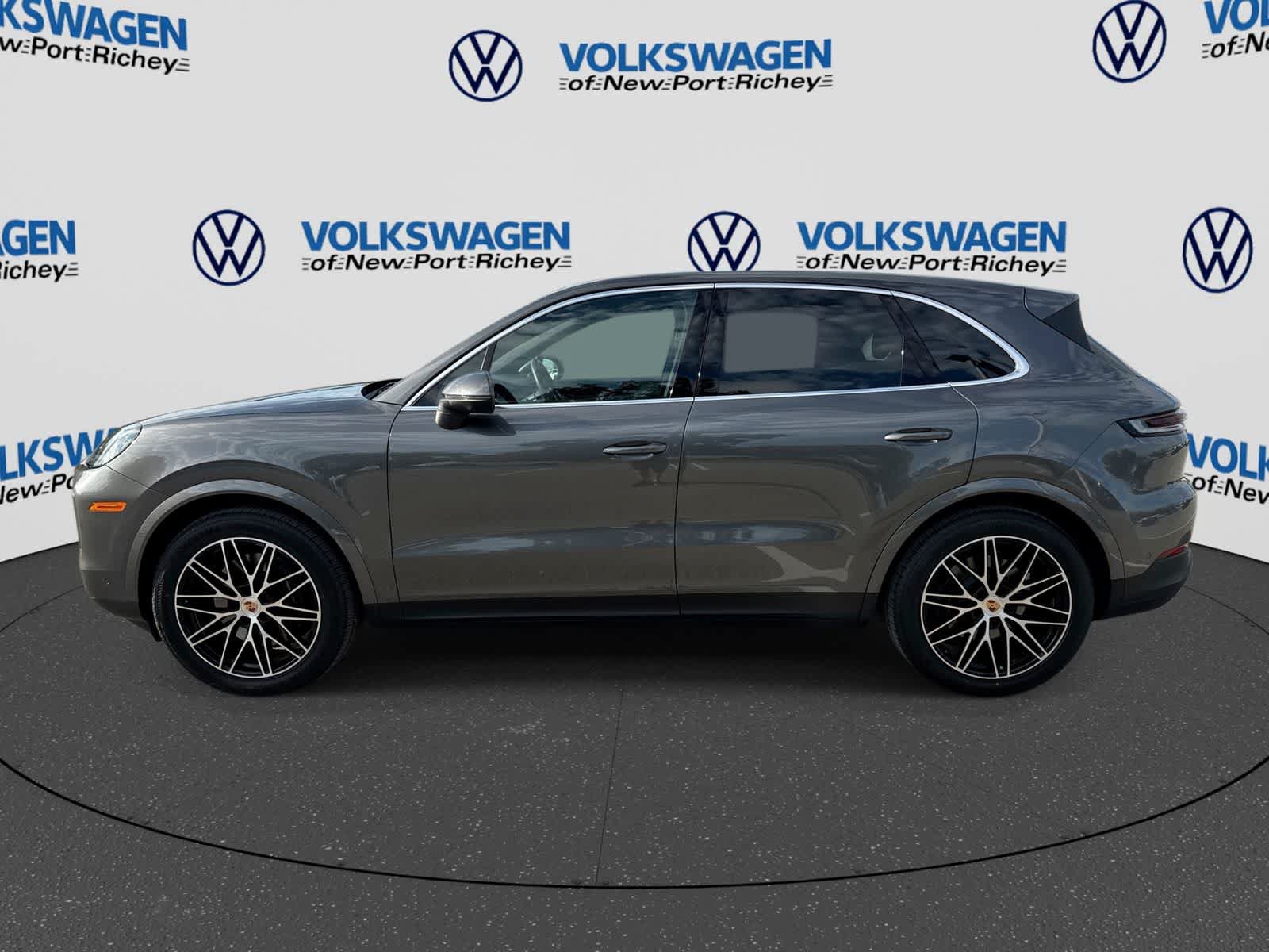Used 2025 Porsche Cayenne AWD/4WD image 11