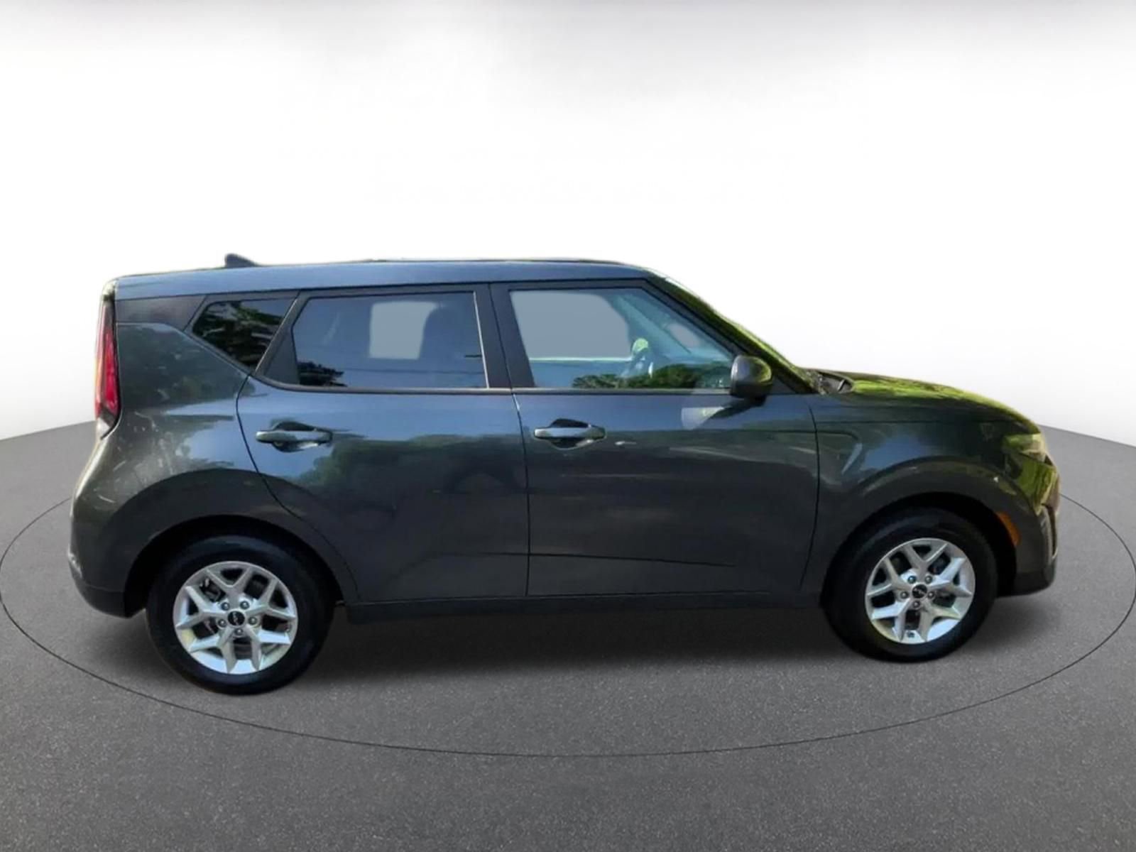 Used 2025 Kia Soul LX w/ LX Technology Package FWD image 16