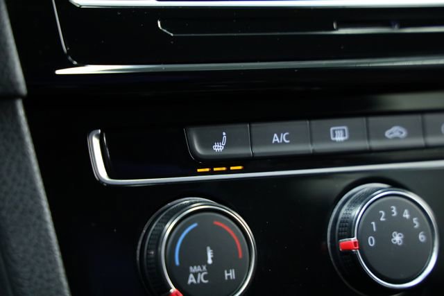 Used 2019 Volkswagen Golf 4-Door image 19