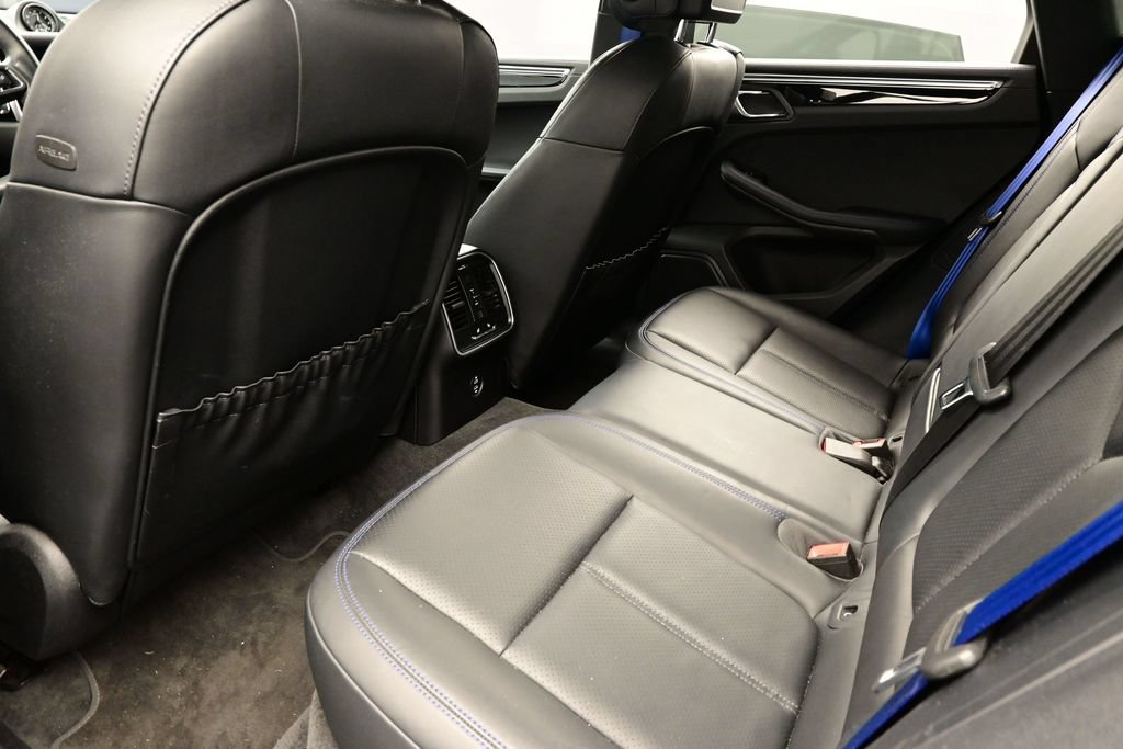 Certified 2023 Porsche Macan AWD/4WD image 15