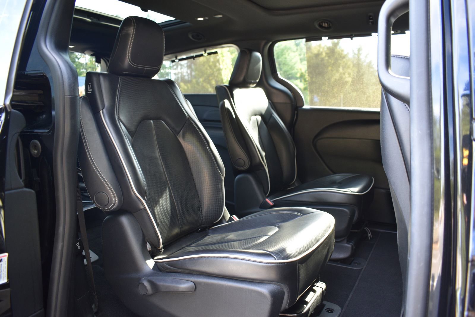 Used 2019 Chrysler Pacifica Limited w/ S Appearance Package image 23