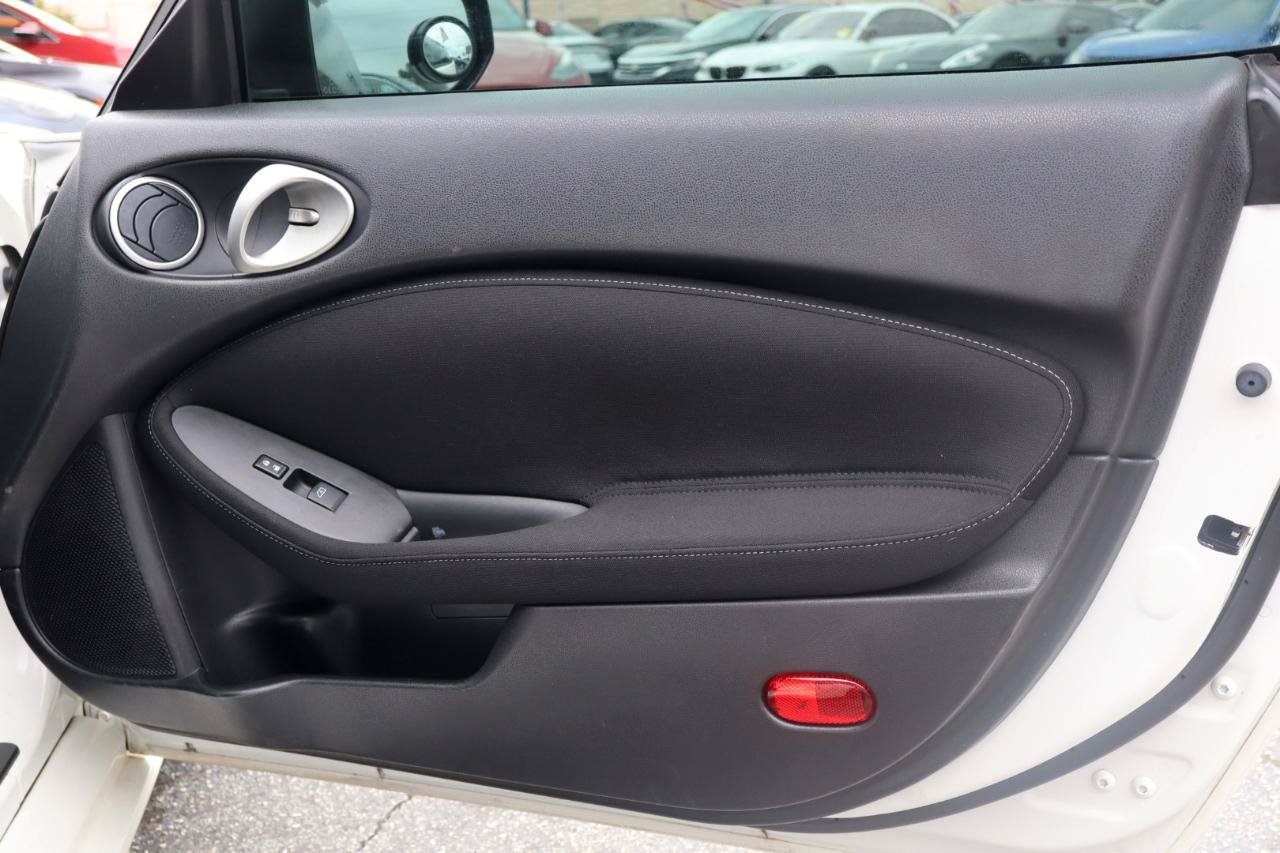 Used 2014 Nissan 370Z Coupe w/ Sport Package RWD image 15