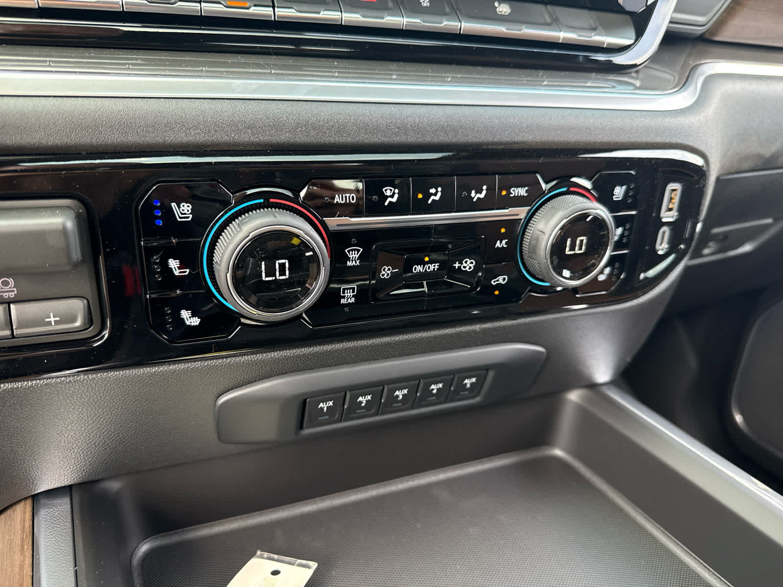 New 2026 Chevrolet Silverado 3500 High Country w/ High Country Premium Package AWD/4WD image 23