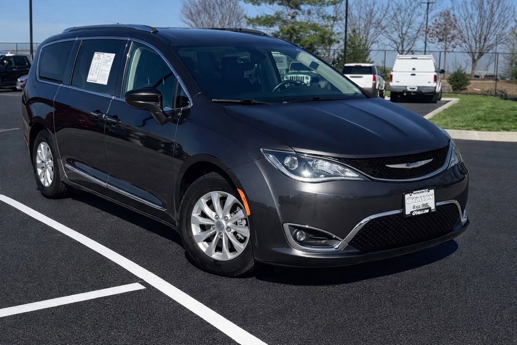 Used 2019 Chrysler Pacifica Touring-L image 1