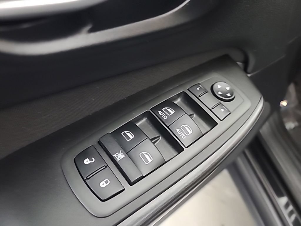 Used 2014 Jeep Cherokee Latitude w/ Comfort/Convenience Group AWD/4WD image 23