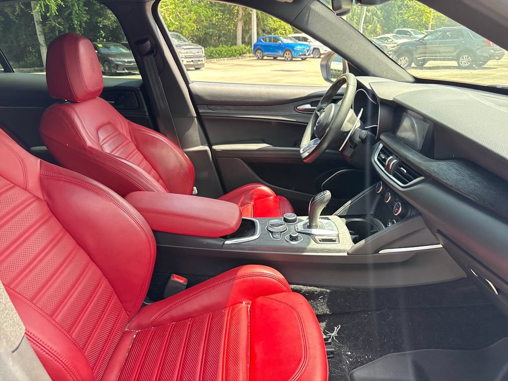 Used 2022 Alfa Romeo Stelvio Sprint RWD image 30