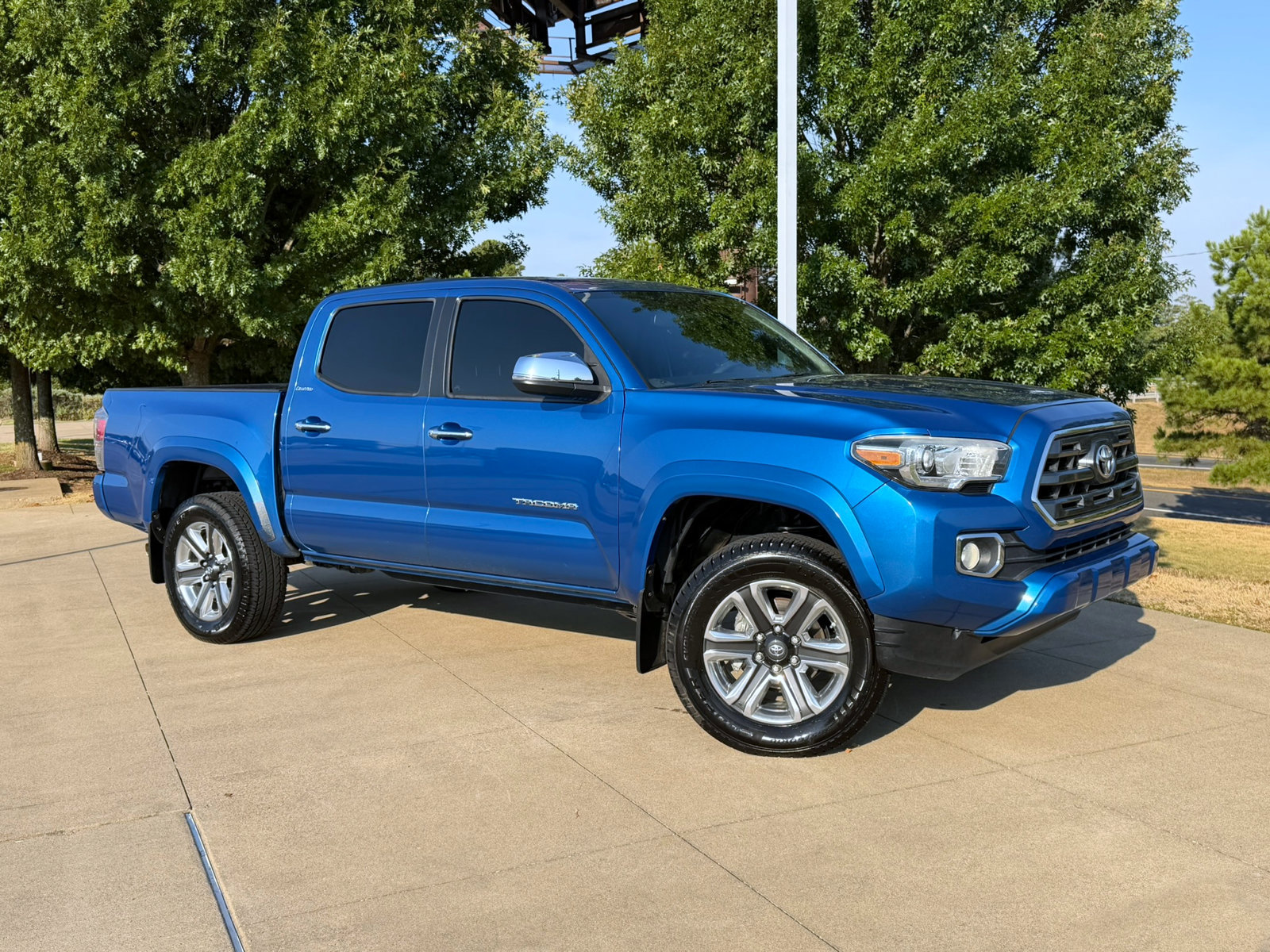 Used 2017 Toyota Tacoma Limited w/ Tow Package AWD/4WD 360° Tour