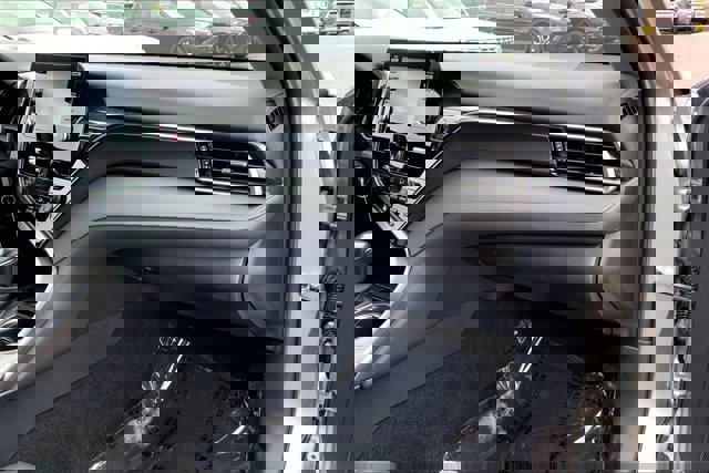 Used 2021 Toyota Camry SE image 16