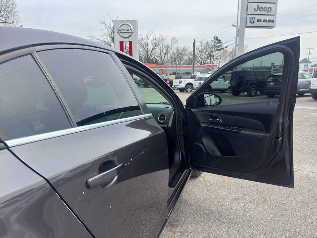 Used 2015 Chevrolet Cruze LT w/ Technology Package image 20