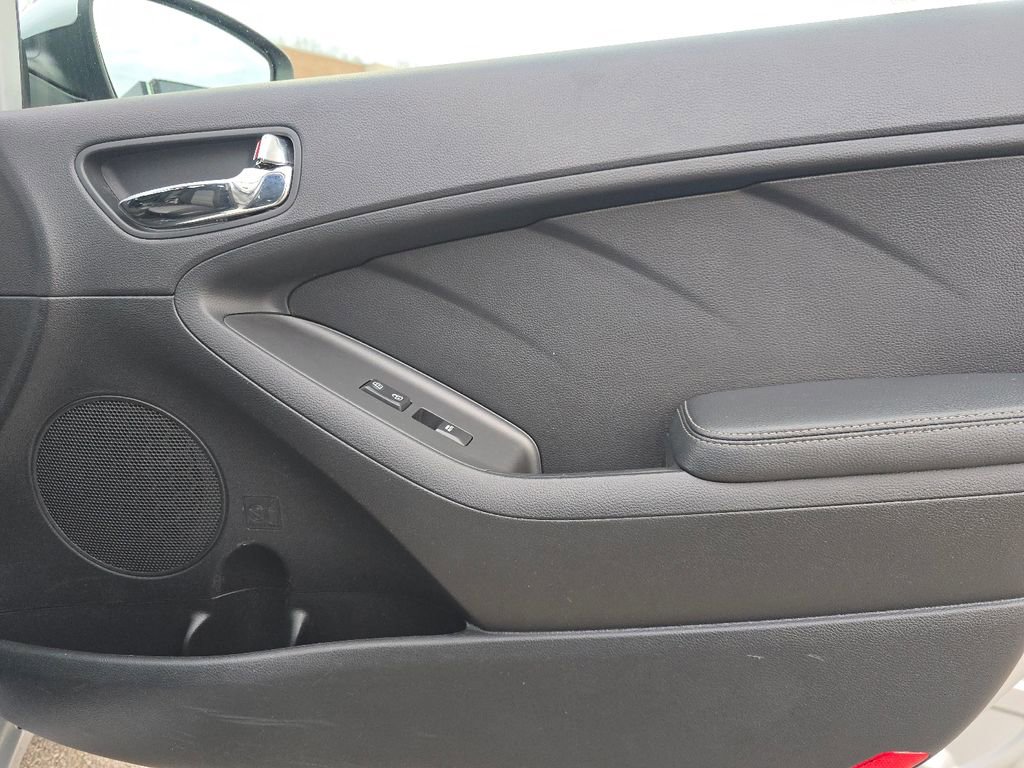 Used 2015 Kia Forte EX image 29