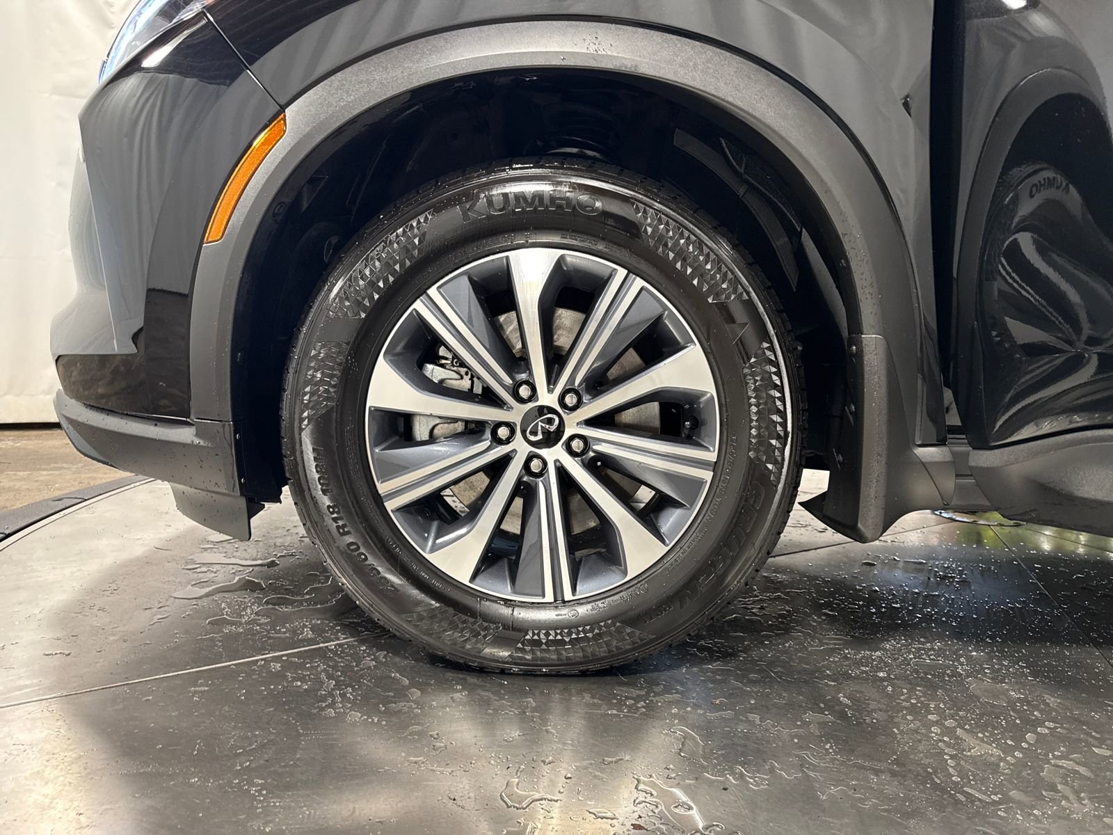 Certified 2025 INFINITI QX60 Pure image 3