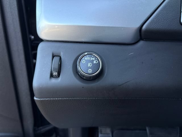 Used 2017 Chevrolet Suburban Premier RWD image 38