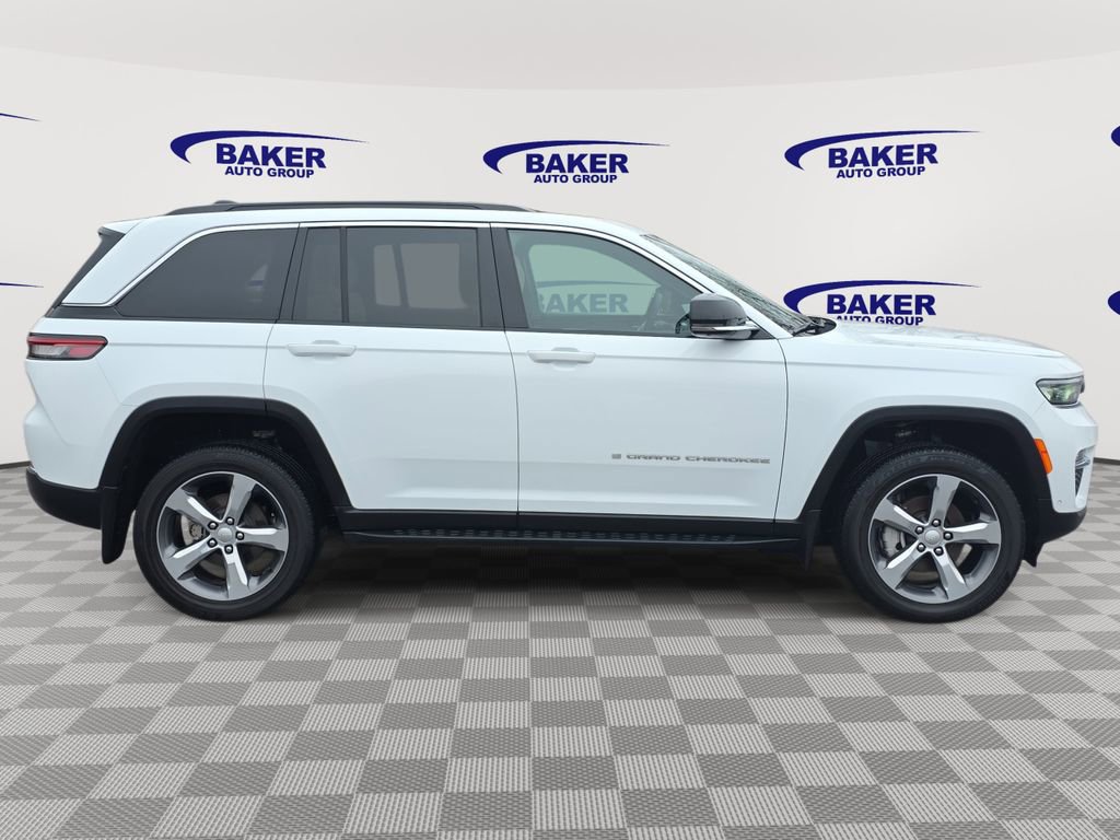 Used 2025 Jeep Grand Cherokee Limited w/ Luxury Tech Group II image 2