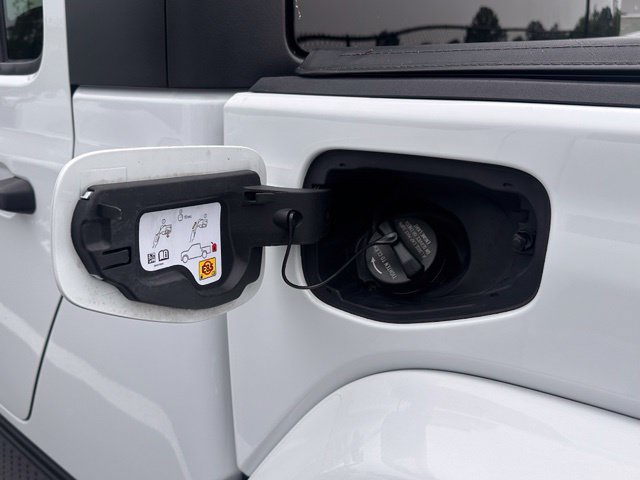 Used 2022 Jeep Gladiator Overland w/ Popular Equipment Package AWD/4WD image 17